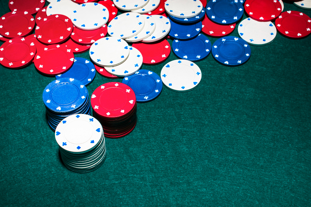 Poker: Sfaturi și trucuri pentru începători și jucători avansați