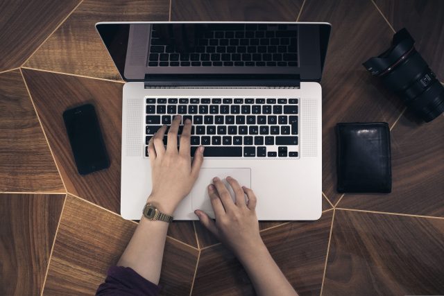 Cazino pe telefon, tabletă și desktop: ce diferențe există între platforme