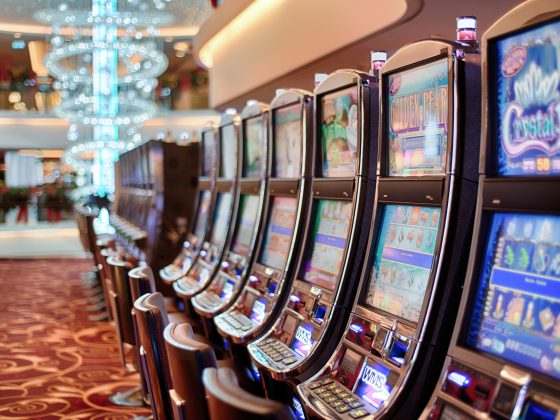 Cum funcționează funcția Hold and Win în jocurile de sloturi